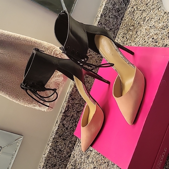 Bkack& Rose Pumps - Picture 4 of 4